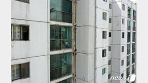 ‘붕괴 소동’ 수원 아파트…“정화조 배기덕트 탈착일 뿐, 건물 이상무”
