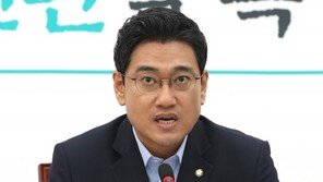 오신환 “조국 의혹, 장관실 아닌 서초동 법원서 따져야”