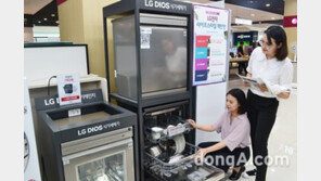 에어프라이어·의류 관리기 뜬다… 전자랜드 판매 급증