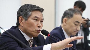 정경두 국방장관, 한국당 의원과 정면충돌…“軍폄훼 마라”