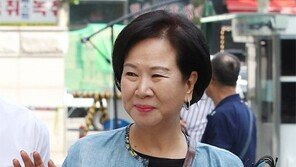 첫 재판 나온 손혜원, 모든 혐의 부인