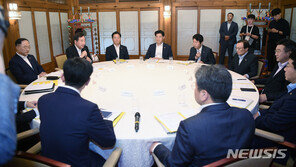 백색국가 배제 D-1…靑, 日 움직임 주시하며 대책 점검