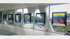 ‘그림 그리는 신부’의 아트글라스 작품 40여점