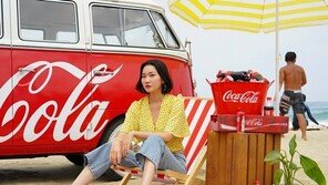 코카콜라, 레트로 콘셉트 화보 공개… 장윤주·송경아 등 나서