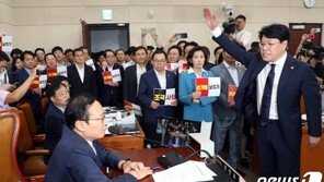 정개특위, 선거법 개정안 1시간 만에 통과…한국당 “날치기·독재”
