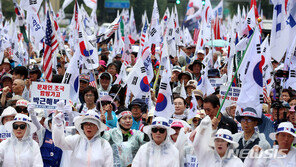 “박근혜 파기환송” 순간…지지자들, 분노·야유·욕설·탄식