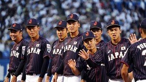 U18 일본야구선수들, 제대로된 유니폼 입었다…일장기 부착