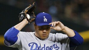 류현진도, 켈리도 조기 강판…씁쓸했던 ‘KBO 출신 맞대결’