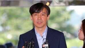 압색 사흘만에 ‘정시출근’ 조국…與·지지층 엄호속 안정 찾아