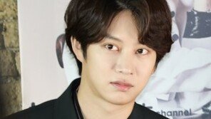 슈퍼주니어 측 “김희철, 슈퍼쇼8·음악방송 불참…다리 건강 문제”