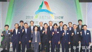 5G 위치정보로 모심기 오차범위 2cm로 줄여… 관람객들 “와∼”