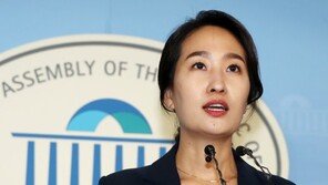 바른미래 “조국 가족이 비리 의혹 당사자…與, 야당 탓하며 고집”