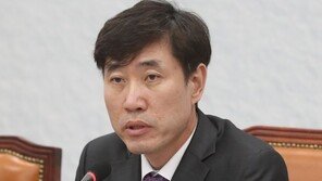 하태경 “유시민은 수구좌파…조국 변호, 삶은 소대가리가 비웃어”