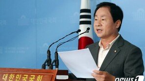 주광덕 “조국 딸 고3때 인턴 3개 동시에”…조국 “영향력 행사 안해”