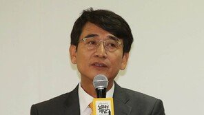 “조국 의혹은 다 헛소리”… ‘조국 방어전’ 총대 멘 유시민