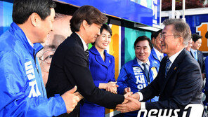 靑 “조국 소명 기회 필요…오후 ‘국민검증’서 의혹해소 기대”