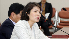 한국당 “조국, 국회 대신 검찰청 가라…콘서트 하고 장관될 판”