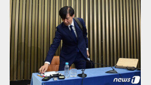 조국 ‘대국민 기자간담회’…의혹 적극 해명했지만 한계도 노출