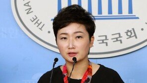 조국, 딸 언급 눈물에…이언주 “감정팔이 쇼, 가증스럽다”