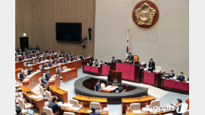 조국 기자간담회 후폭풍…간담회 장소 ‘국회 246호’ 놓고 설전