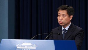 靑 “조국, 나름대로 성실 답변…의혹 해소 못한 부분 없어”