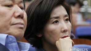 한국당 ‘조국 반박’ 간담회 용두사미…의혹 되풀이에 관심 시들