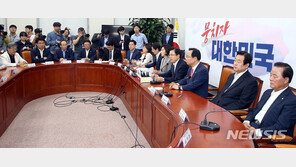 한국당, 조국 맹공 “이 정권의 단두대” “정권 명줄 끊는 행위”