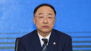 홍남기 “리용남과 만날 계획 없어…기회가 있을 순 있겠다”