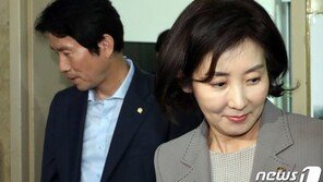 “버스 떠났다”던 조국 인사청문회 극적 합의…여야 셈법은?