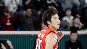 농구대표팀, 정재홍 추모…나이지리아전 검정 테이프 부착