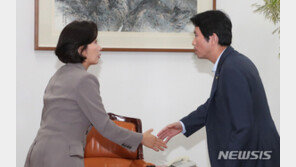 조국 인사청문회 D-1…여야 총력전 속 샅바싸움 치열