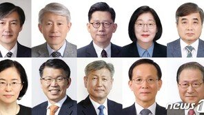 靑 “조국 외 5명 후보자도 법대로”…무더기 임명 강행 의지