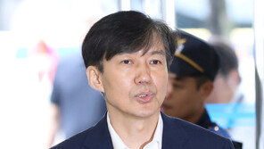 “조국 임명 가열찬 지지” 연대에 뿌려진 전단지…내용은 반전