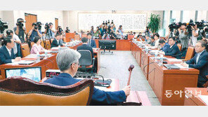 한국당 “조국 사실 다른 발언 모두 위증죄 고발할 것”