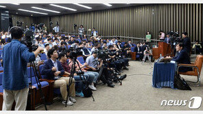‘野 보이콧 탓하더니’…與, 조국 청문회 협상 중 기자간담회 준비