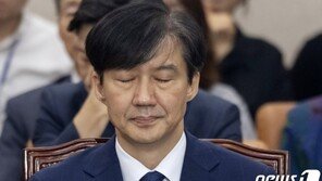 굳은 표정 조국, 단호한 첫 답변 “검찰권력 과도해…개혁 소신”