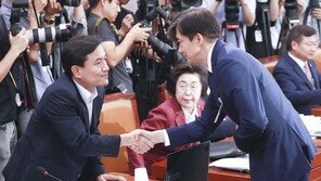 김진태 “동양대 총장 묵시적 협박 고발”…조국 “협박 없었다”