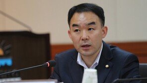 채이배 “조국 딸 혜택 누려…부당한 이익이라면 되돌려놔야”