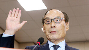 웅동학원 이사, 증인 11명 중 유일하게 출석…“학원 채무 과정 몰라”