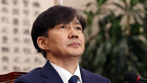 조국 “부인, 피의자 신분으로 알아…혐의는 몰라”