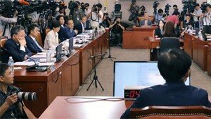 野 “KIST 3일 가고 3주 인턴증”… 조국 “방문증 태그 안할때 많아”