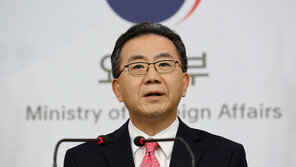 외교부 대변인 WSJ에 기고 “日 대화 거부하고 무역 보복”