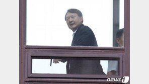 靑·與 압박에도 檢 조국 부인 기소…靑·與 vs 檢 갈등심화 불가피