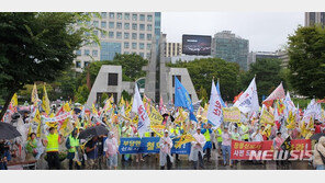 태풍도 못막은 ‘3기 신도시’ 집회…1500여명 청와대 행진