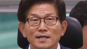 김문수 “文대통령, 조국 임명하면 조국과 같다는 자기고백”