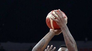 라건아 “한국농구, 모든것 바꿔야한다”…25년만의 1승 주역