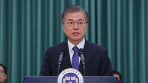 文대통령 “조국에 ‘권력기관 개혁’ 마무리 맡겨…국민께 넓은 이해 당부”