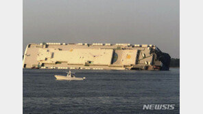 전도된 선박 내부서 두드리는 반응…외교부 “구조대원 긴급 투입”