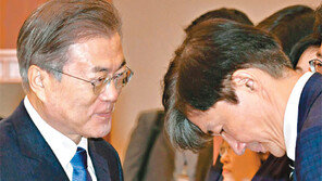 文대통령, 조국 임명 강행… 野 “해임 투쟁”