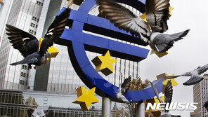 ECB, 마이너스 금리 더 내리고 채권매입 재개